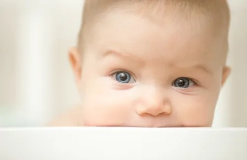 How Are Newborns’ Eyes Checked? A Complete Guide to Your Baby’s First Vision Screening