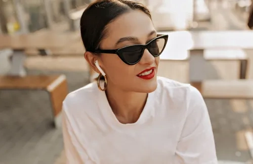 What Is the Difference Between Polarized and Non-Polarized Sunglasses?