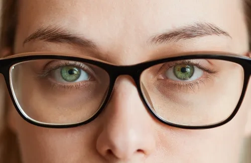 The Mystery of Green Eyes: Science, Rarity & How to Choose the Perfect Sunglasses