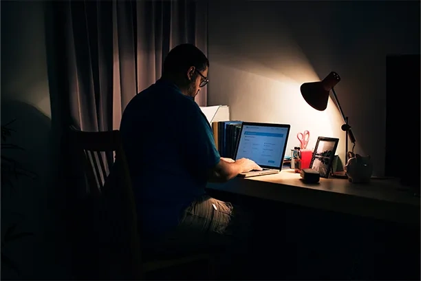 Do Blue Light Glasses Really Work? Let’s Take a Look