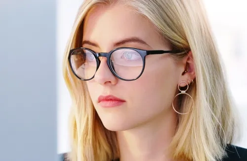The Daily Benefits of Clear Glasses: Eye Health, Comfort, and Style