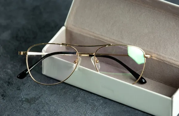 The Complete Guide to Aspheric Eyeglass Lenses: Clearer Vision, Thinner Glasses