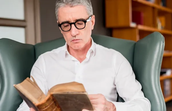 How to Choose the Best Reading Glasses for Men: A Complete Buyer’s Guide