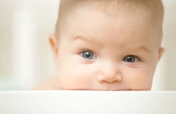 How Are Newborns’ Eyes Checked? A Complete Guide to Your Baby’s First Vision Screening