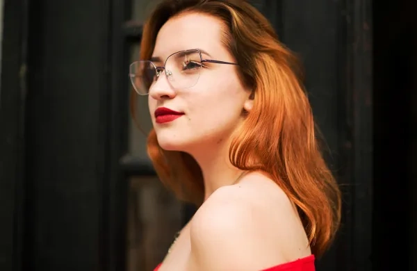 How to Choose Glasses Frame for a High Bridge Nose