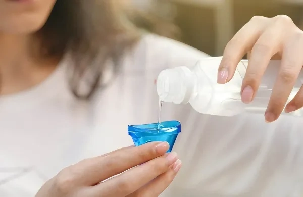 Do Eye Wash Solutions Really Help Your Eyes?