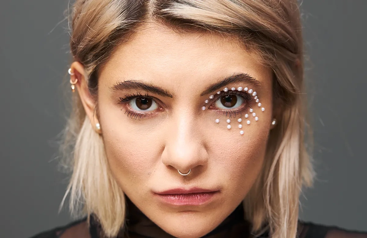 The Ultimate Guide to Hazel Eyes: Genetics, Rarity & Sunglasses Aesthetics